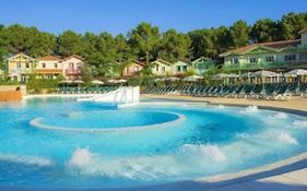 Holidays resort domaine du Golf PISCINE CHAUFFÉE d' avril au 1er octobre en lisière de forêt avec vue sur la pinède LACANAU-OCÉAN